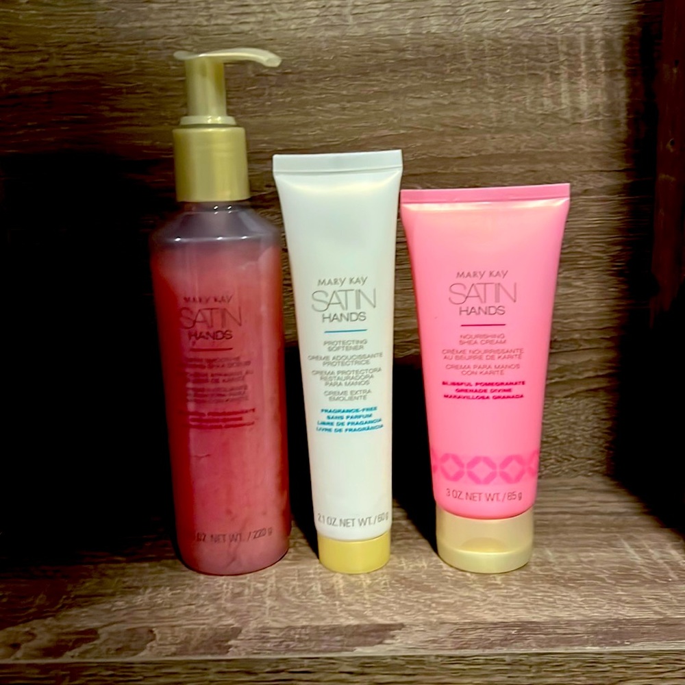Satin Hands Set By MARY KAY